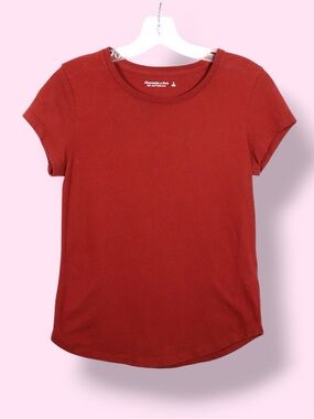 Abercrombie & Fitch Red Fitted Basic Tee Size Small